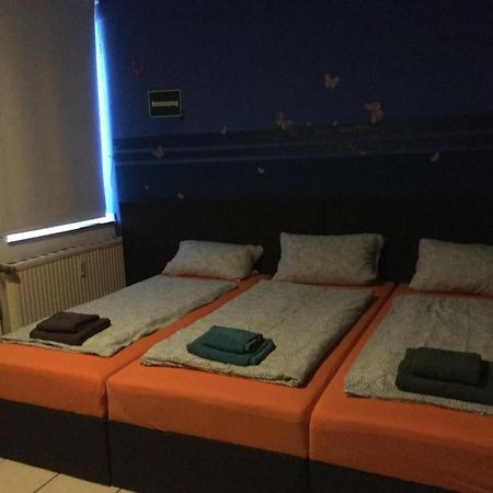 Dormitorium Kaarst Wohnraum Auf Zeit Hostel Екстериор снимка