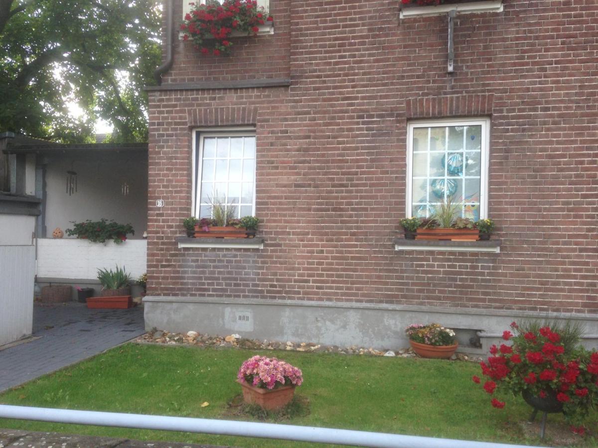 Dormitorium Kaarst Wohnraum Auf Zeit Hostel Екстериор снимка