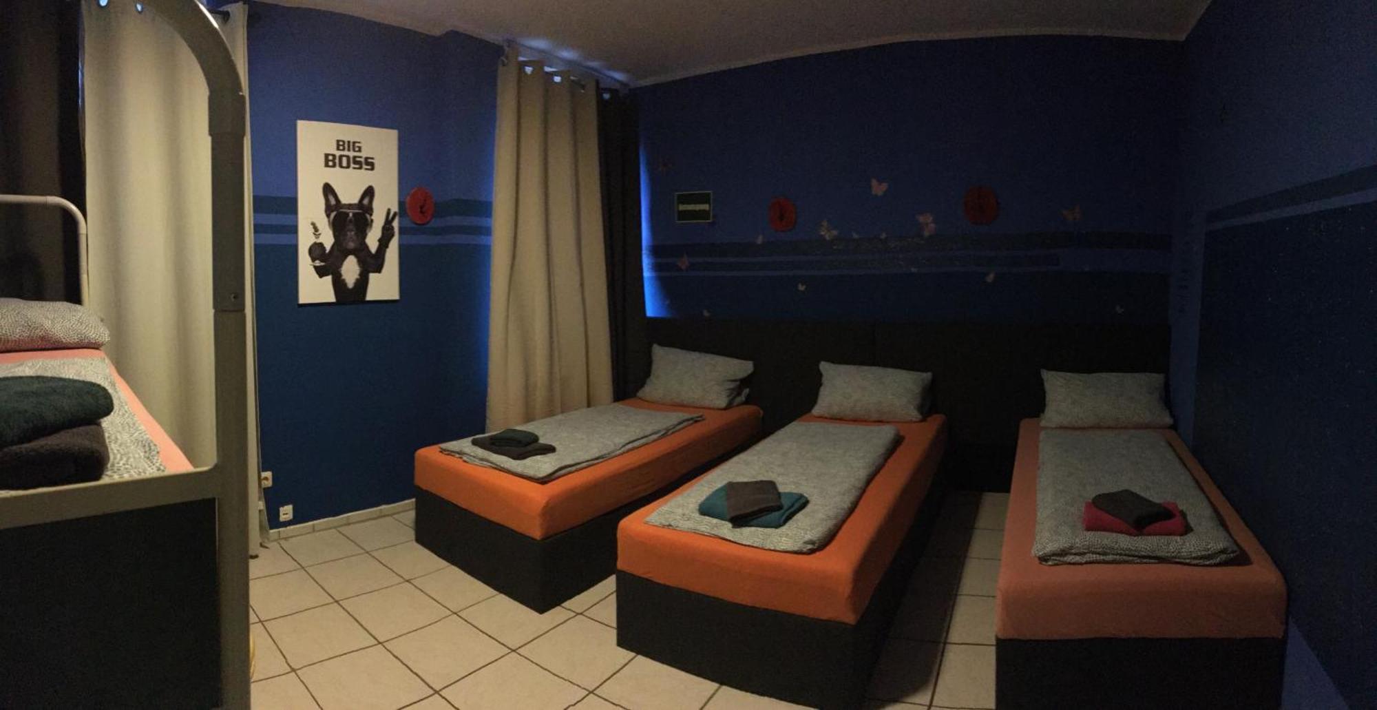 Dormitorium Kaarst Wohnraum Auf Zeit Hostel Екстериор снимка