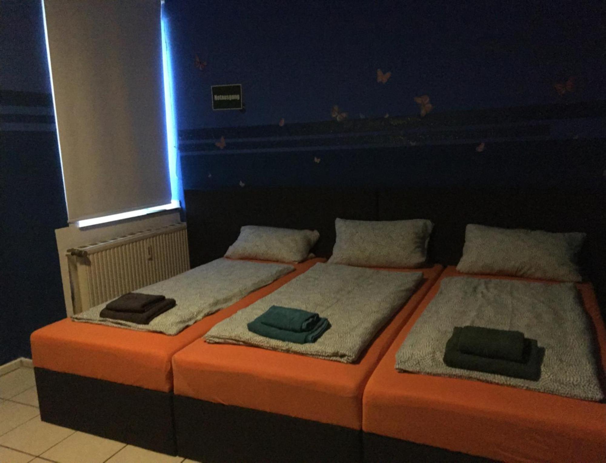 Dormitorium Kaarst Wohnraum Auf Zeit Hostel Екстериор снимка